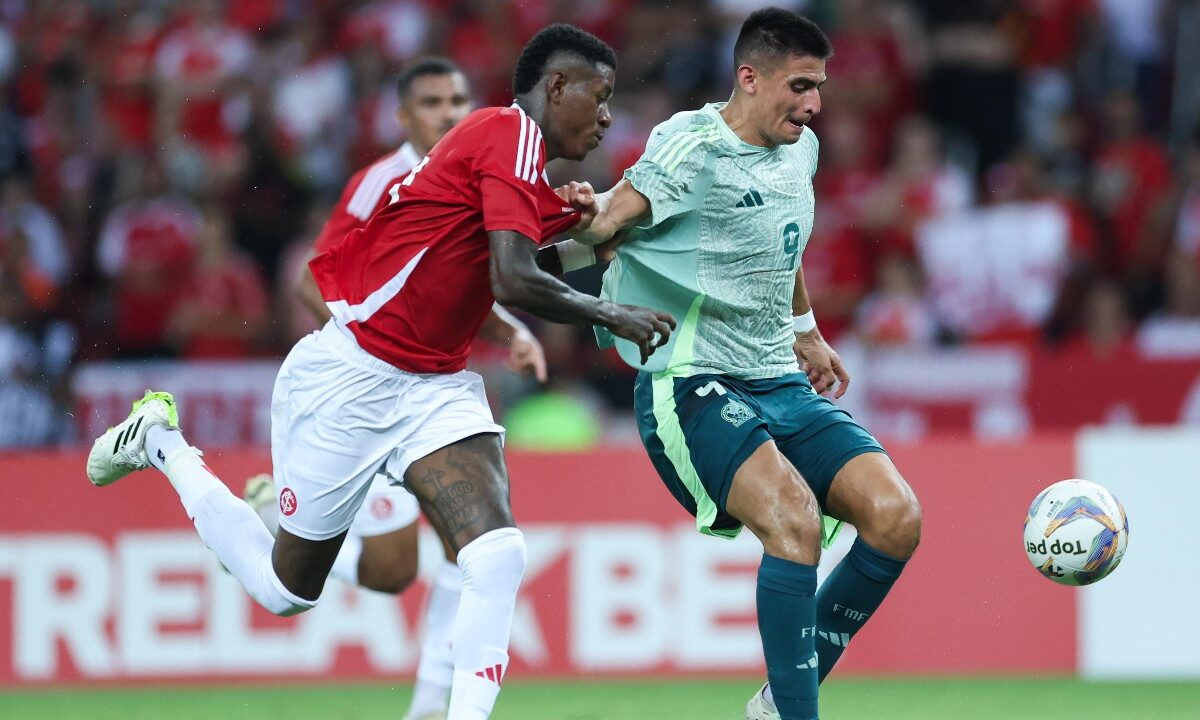 México venció 2-0 al Inter de Porto Alegre.