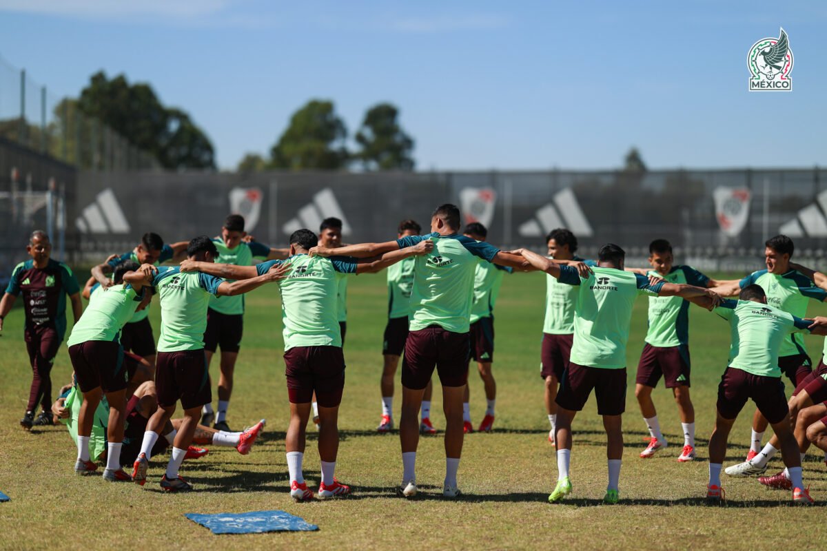 La Selección Mexicana llegó a Brasil para enfrentar al Inter. 