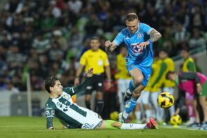 Lee más sobre el artículo Cruz Azul vence 1-0 a Santos con gol de Rivero