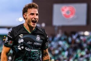 Bruno Barticciotto celebra su primer doblete en México.