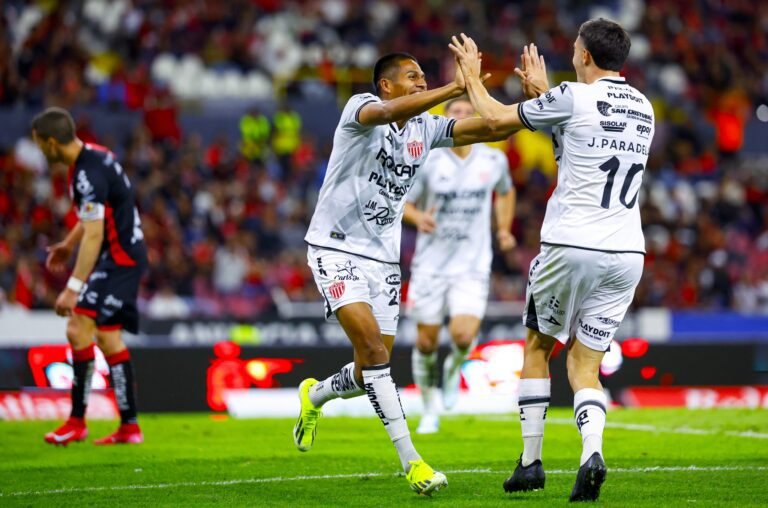 Necaxa golea al Atlas 4-0 y sigue encendido