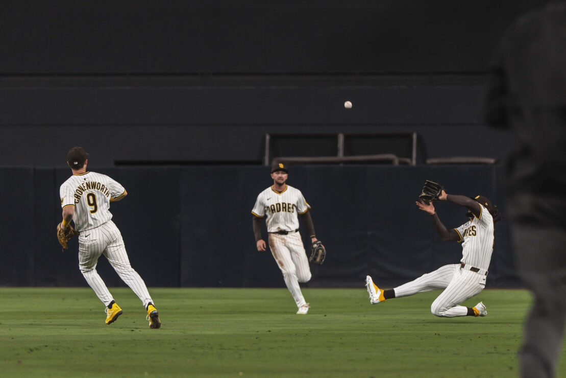 Padres Ligan Cinco Victorias, Vencen 7-2 a Guardians 1 Fernando Tatis Jr. y su brillante atrapada en la victoria de los Padres.