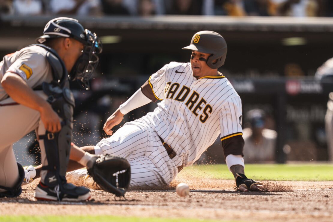 Padres 7 Braves 4, San Diego inicia ganando 1 Padres 7 Braves 4. Manny Machado llega safe a home.