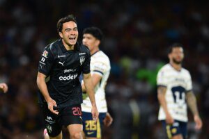Lee más sobre el artículo Pumas vs Rayados: Comisión de Arbitraje abre investigación