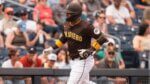 Yuli Gurriel sigue con el bat caliente con los Padres.