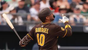 Lee más sobre el artículo Padres 14 Brewers 8, Gurriel dispara cuadrangular y produce 4