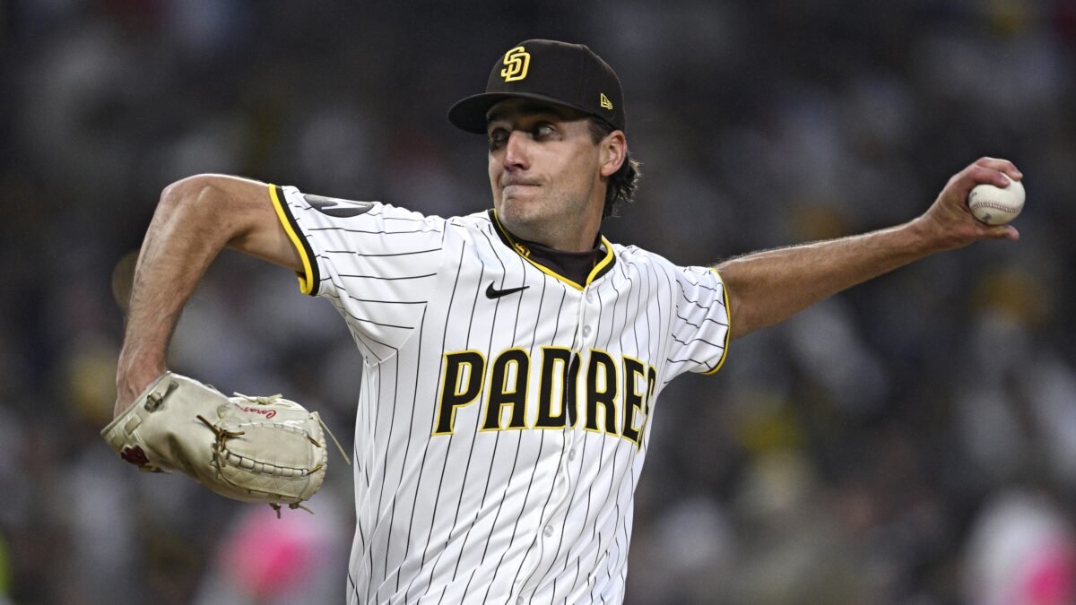 San Diego Padres: Kyle Hart vuelve al equipo para lanzar ante los Marlins 2 Kyle Hart es enviado AAA por los San Diego Padres.