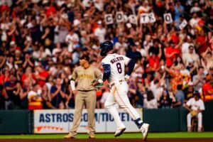 Astros venció 3-2 a los Padres.