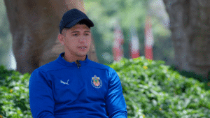 Alan Pulido, delantero de las Chivas en la Liga MX.