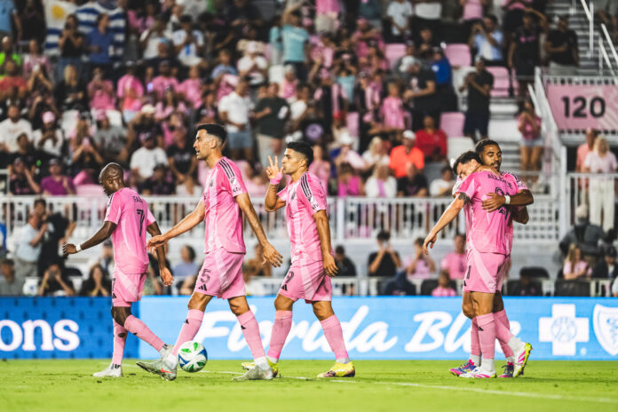 Jugadores del Inter Miami celebran su victoria sobre NY Red Bulls.