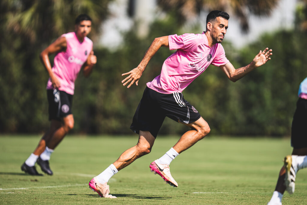 Inter Miami CF Lanza Perfil Oficial en Snapchat: Una Nueva Era de Conexión con los Aficionados 1 Busquets, figura del Inter Miami.