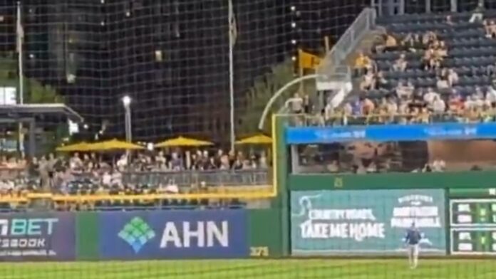 Aficionado de los Pirates continúa grave tras caer de las gradas