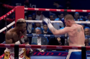 Saúl Canelo Álvarez vence por decisión a Scull