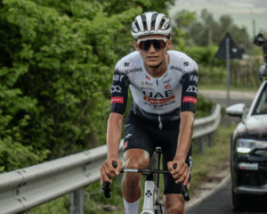 Isaac del Toro continúa como líder en el Giro de Italia tras 18 etapas