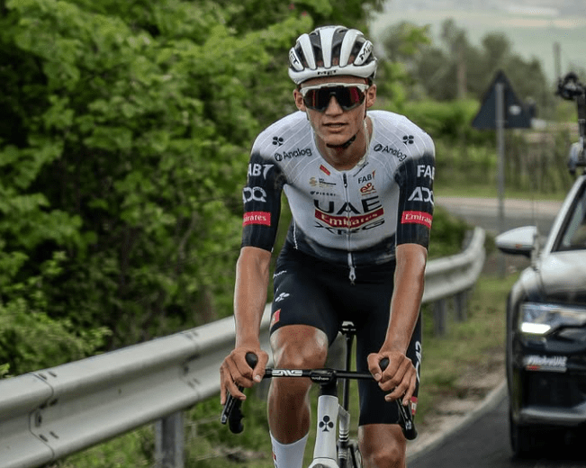Isaac del Toro continúa como líder en el Giro de Italia tras 18 etapas
