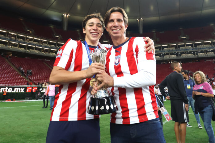 Mateo Chávez emigra al futbol de Holanda con el AZ Alkmaar.