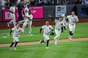 Yankees derrotan 4-3 a Padres en extra innings