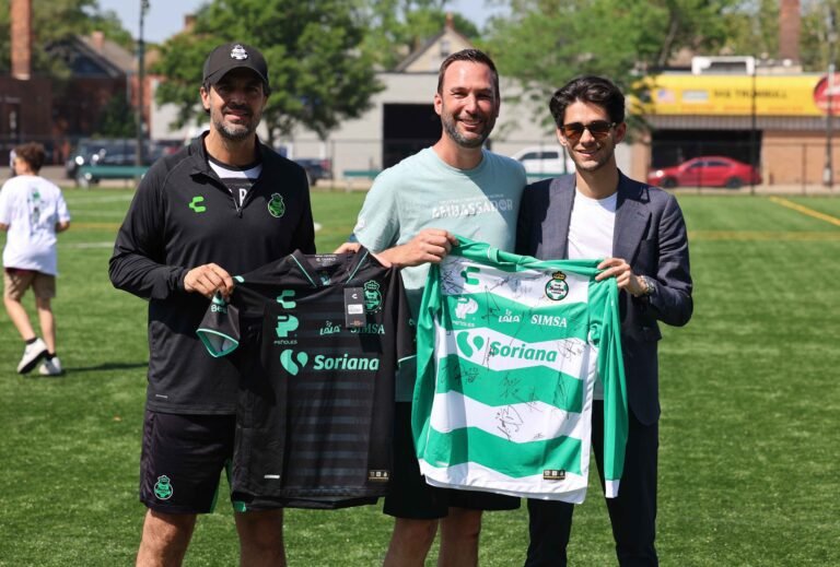 Aleco Irarragorri y Santos Laguna en Detroit.