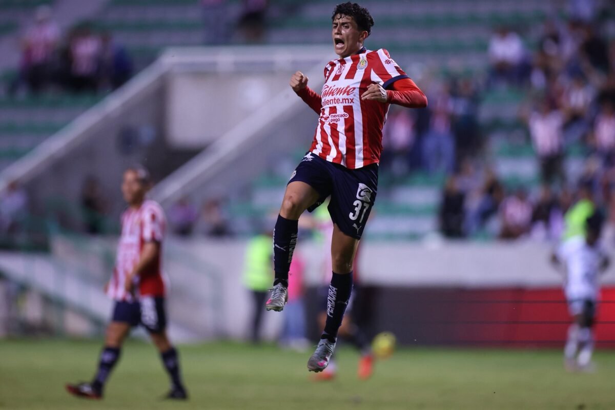 Chivas venció 2-0 al León en la Copa Morelos.