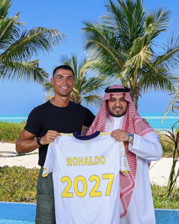 ¡Bombazo! Cristiano Ronaldo seguirá en el Al-Nassr 2 Cristiano Ronaldo seguirá con el Al-Nassr hasta el 2027.
