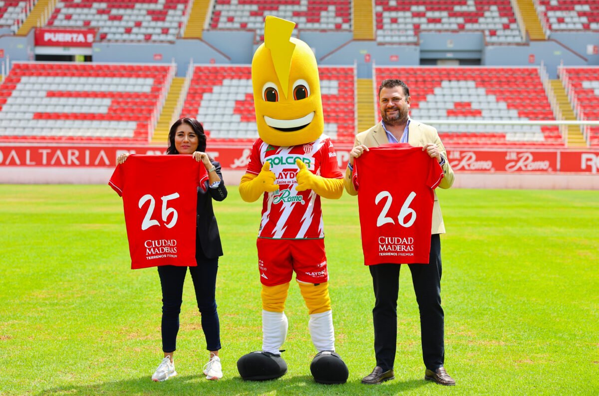 Club Necaxa y Ciudad Maderas firman acuerdo comercial