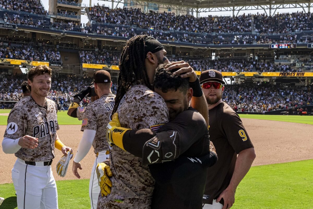 Padres venció 3-2 a los Royals en Petco Park.