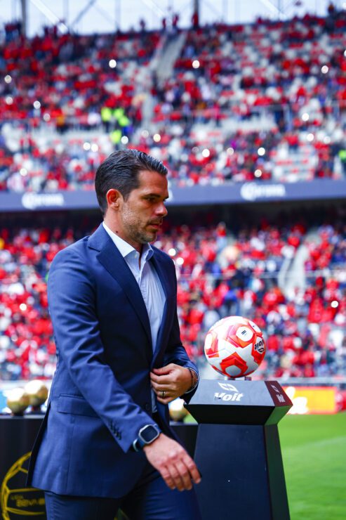 Fernando Gago debutó como técnico de los Rayos del Necaxa. 