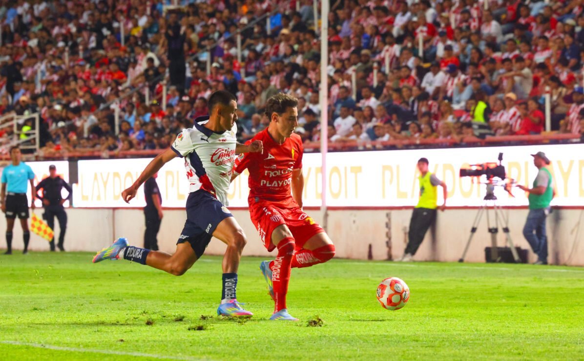 Chivas 3-Necaxa 2, Guadalajara arruina presentación de Gago 2 Chivas venció 3-2 al Necaxa.