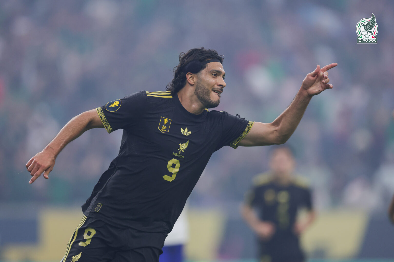 Raúl Jiménez jugará con México ante Colombia.