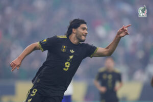 Raúl Jiménez jugará con México ante Colombia.