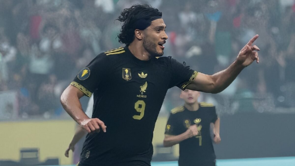 Raúl Jiménez, delantero de la Selección Mexicana.