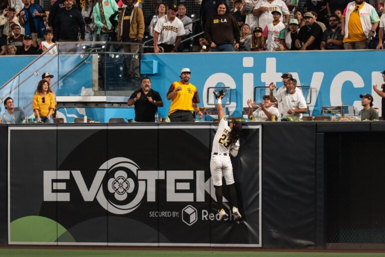 La increíble atrapada de Fernando Tatis Jr.