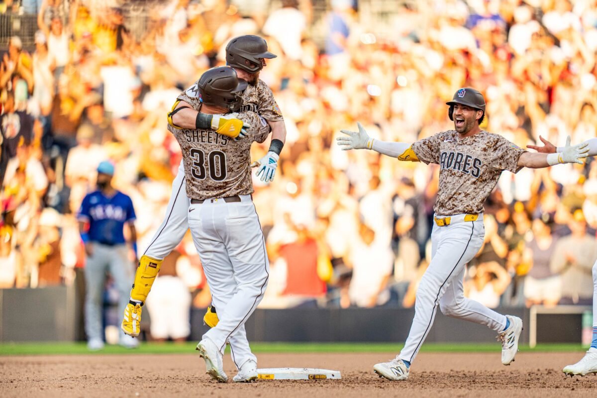 Padres vence a Rangers.