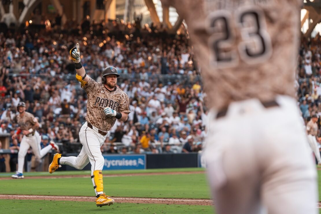 Padres Vencen 4-1 a Rangers y Se Llevan la Serie en Petco Park 2 Padres vencieron 4-1 a Rangers.