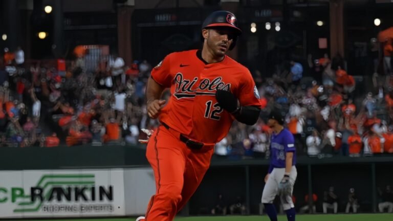 Ramon Laureno llega a los Padres.