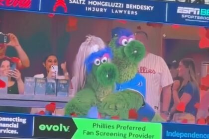 Phillies Cold Play Kiss Cam