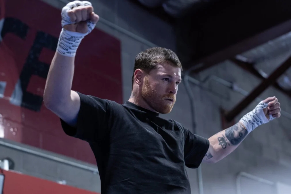 Saúl Canelo Álvarez, con vendas en las manos, durante un entrenamiento, en una imagen de archivo