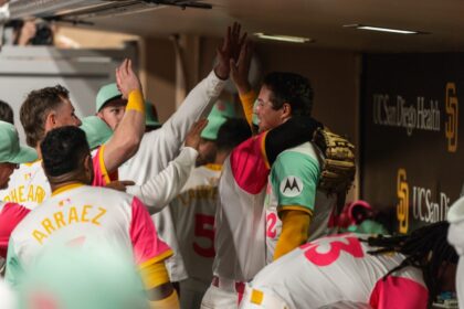 Padres igualan a Dodgers en la cima.