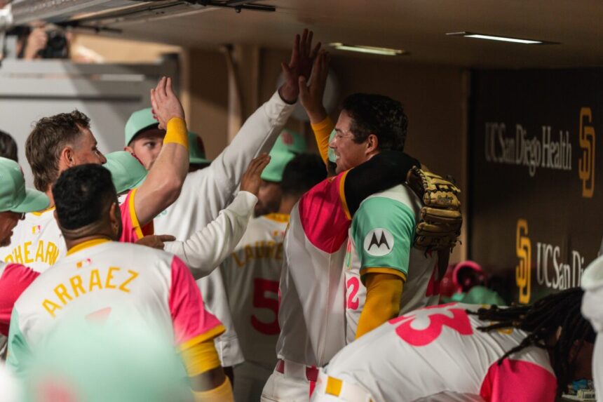 Padres igualan a Dodgers en la cima.