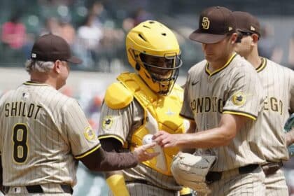 Padres anuncia cambios en su rotación de abridores.