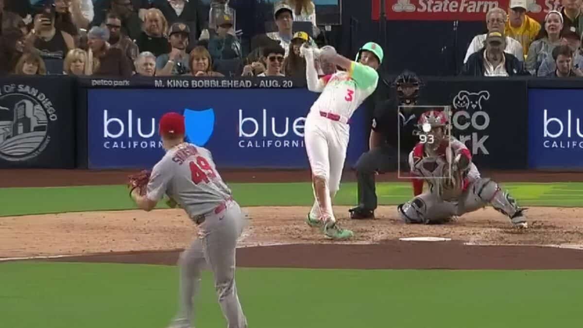 Jackson Merrill conectó el batazo decisivo para el triunfo de los Padres.