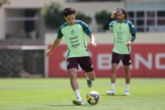 Víctor Guzmán causa baja de la Selección Mexicana por lesión