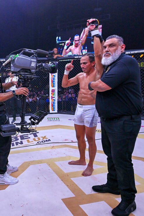 César Vázquez venció a Alan Castro