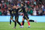 Santi Giménez marcó un golazo para dar el empate a México.