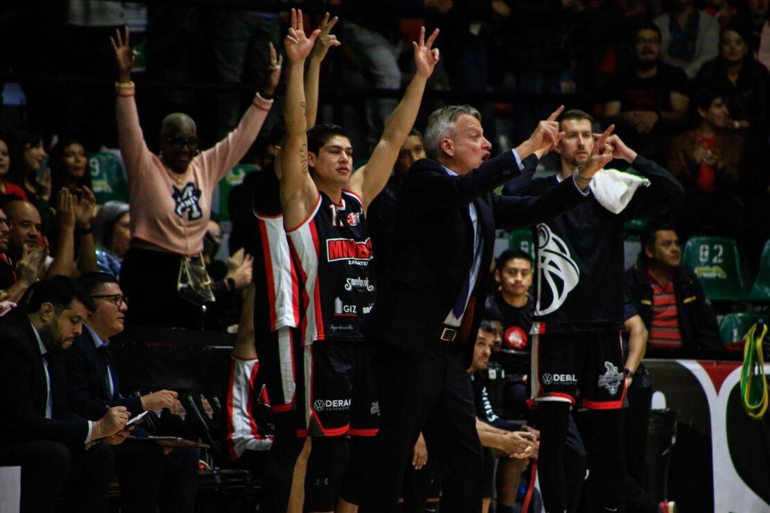 Mineros no pudo con los Astros de Jalisco. 