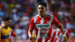 Ricardo Monreal delantero del Necaxa estará en la firma de autógrafos.