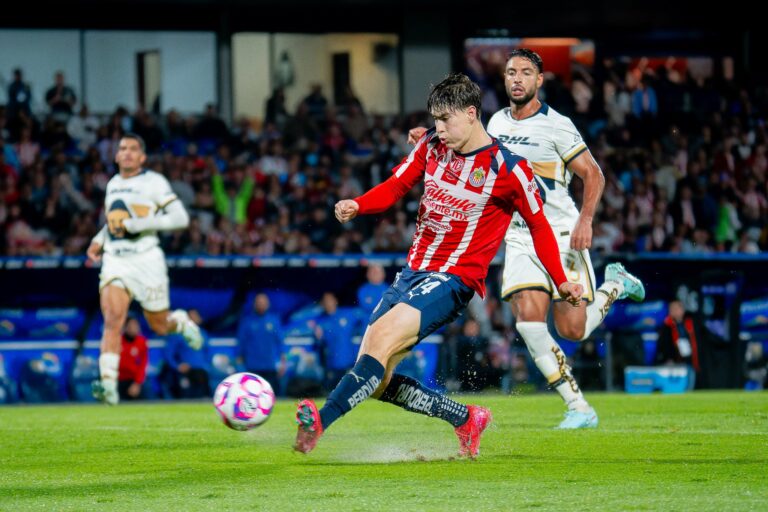 Chivas vence a Pumas