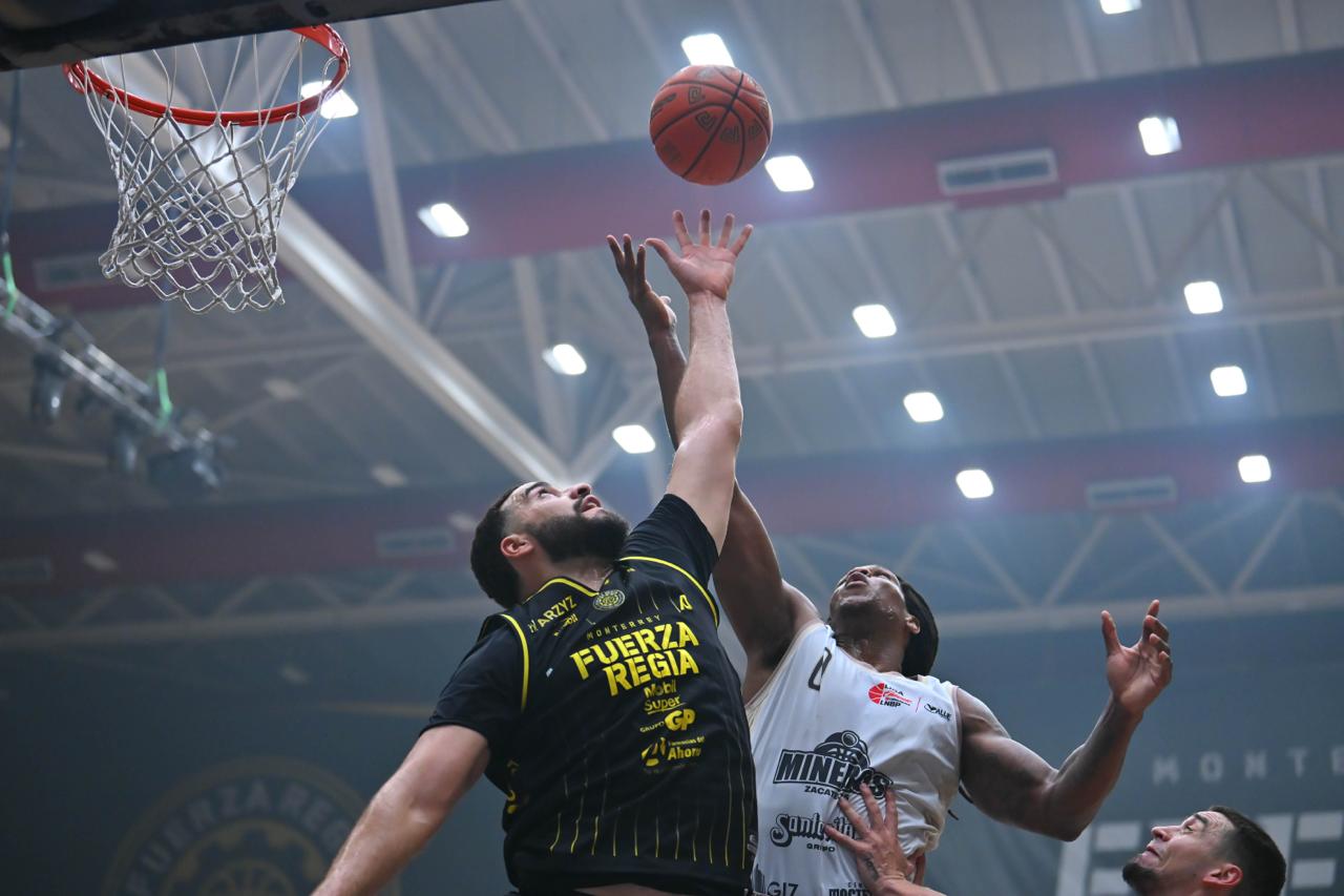 Fuerza Regia vs Mineros, inicio del partido 1 en la LNBP.