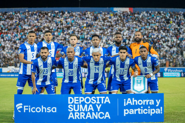 La Selección de Honduras durante su partido ante Costa Rica en la Eliminatoria.
