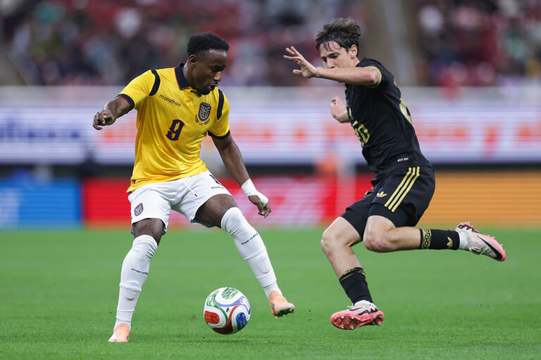 El equipo de Javier Aguirre igualó con Ecuador.